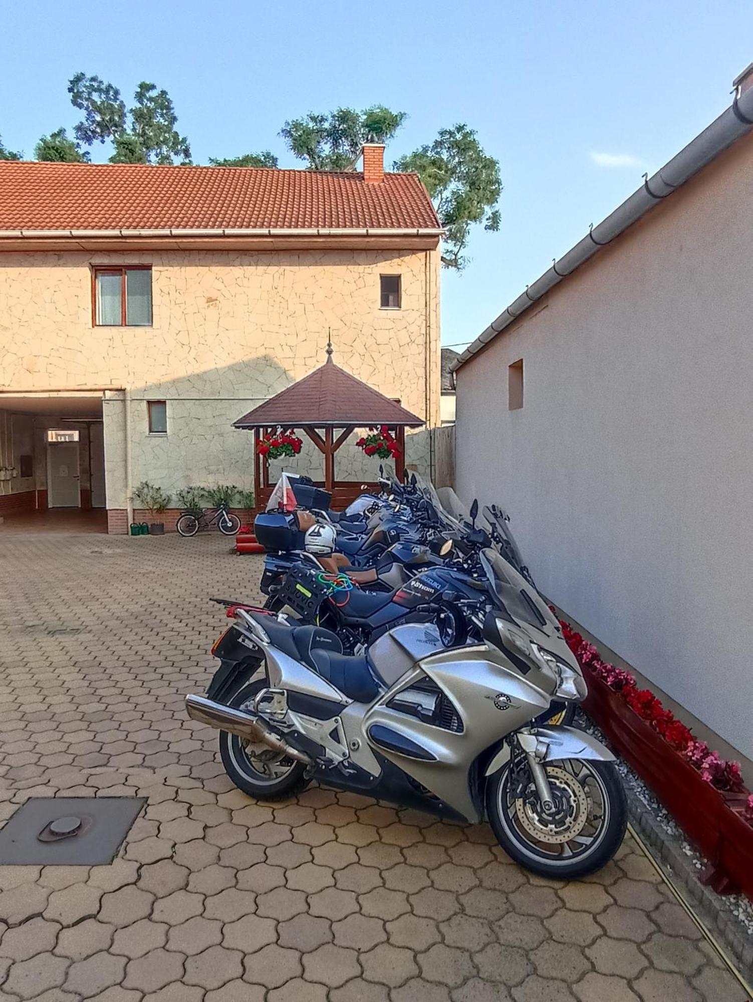 Euro Panzio Guest house 2*
